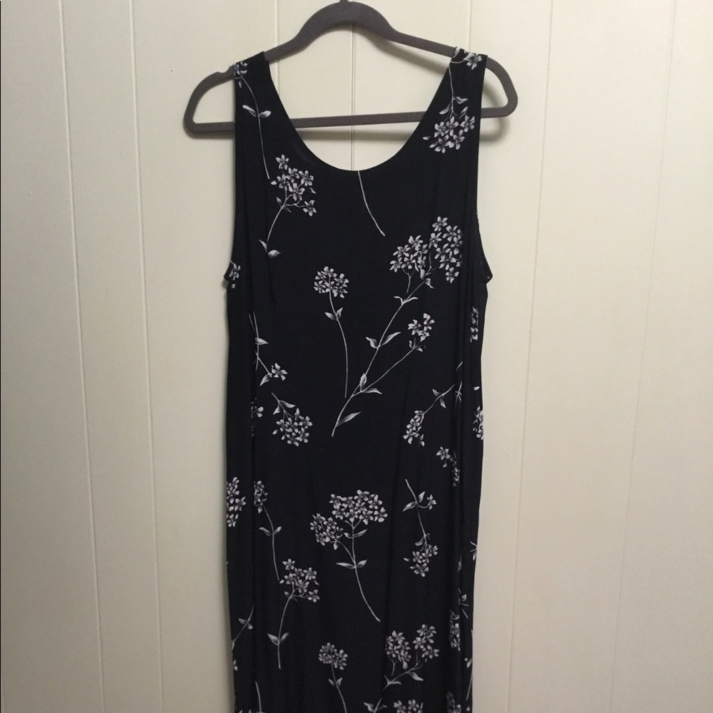 Erika studio dress blk w/blue & cream flowers